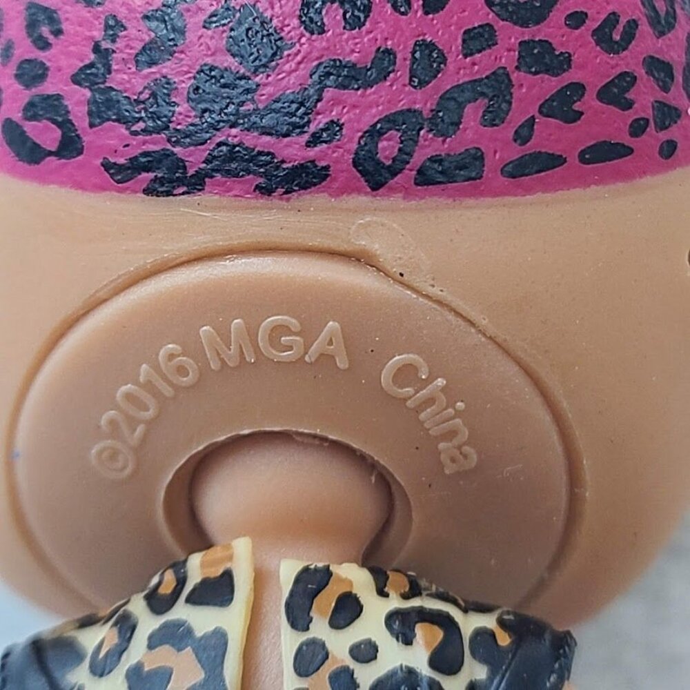 LOL Surprise Boys Slick Doll Series 3 MGA Leopard Shirt With Cup Accessory - Picture 4 of 5